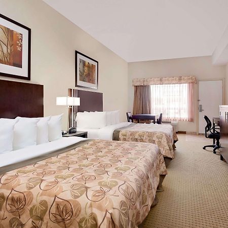 Ramada By Wyndham Lac La Biche Экстерьер фото