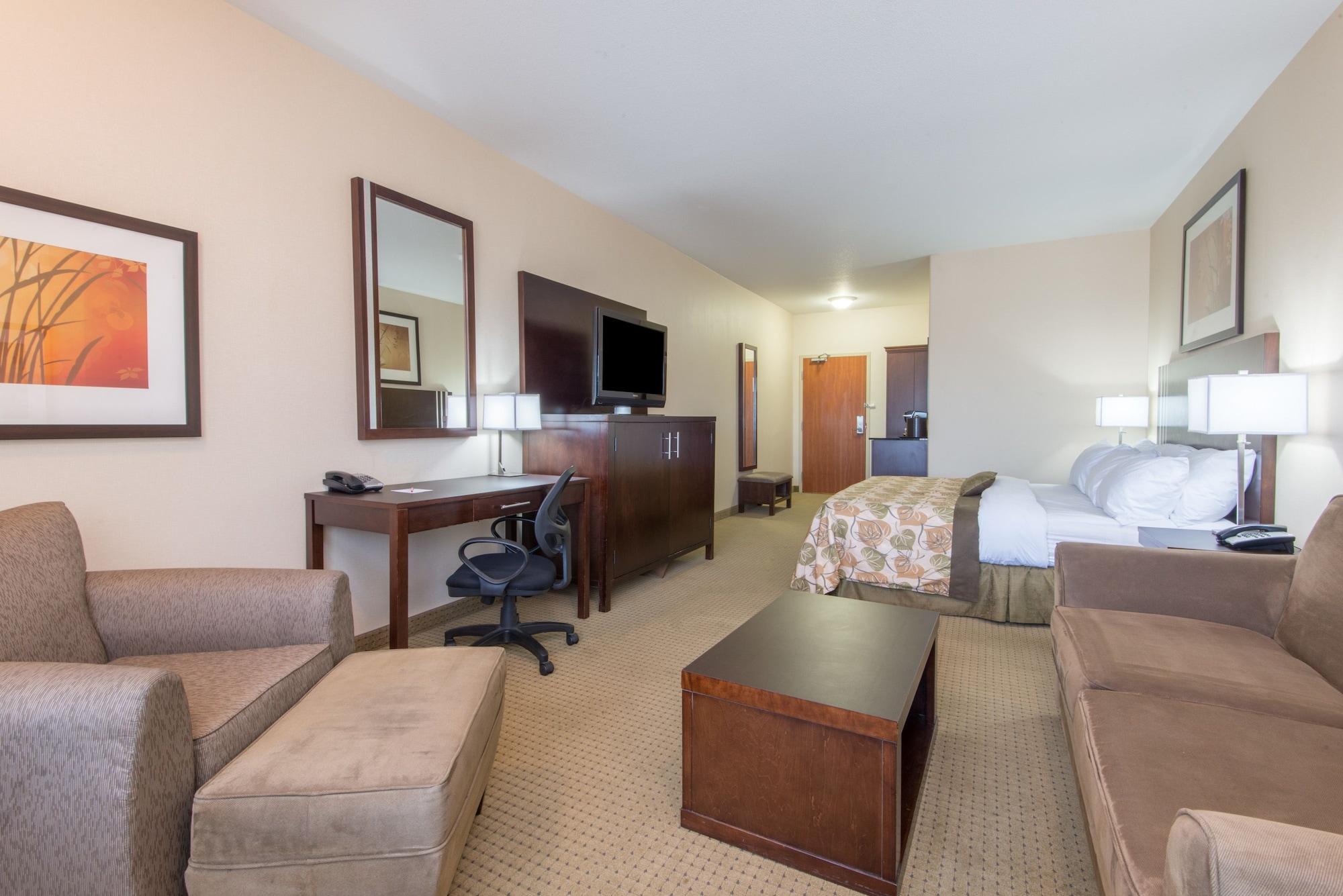 Ramada By Wyndham Lac La Biche Экстерьер фото