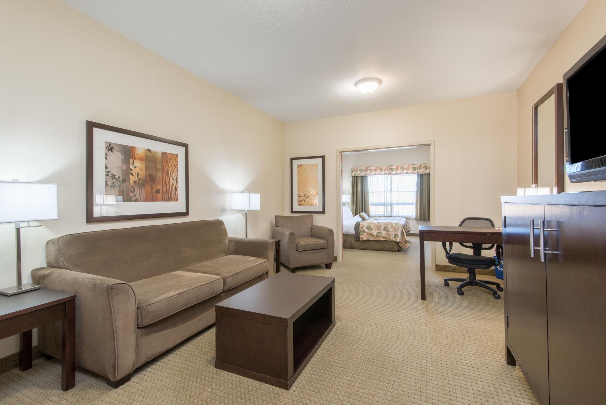 Ramada By Wyndham Lac La Biche Экстерьер фото