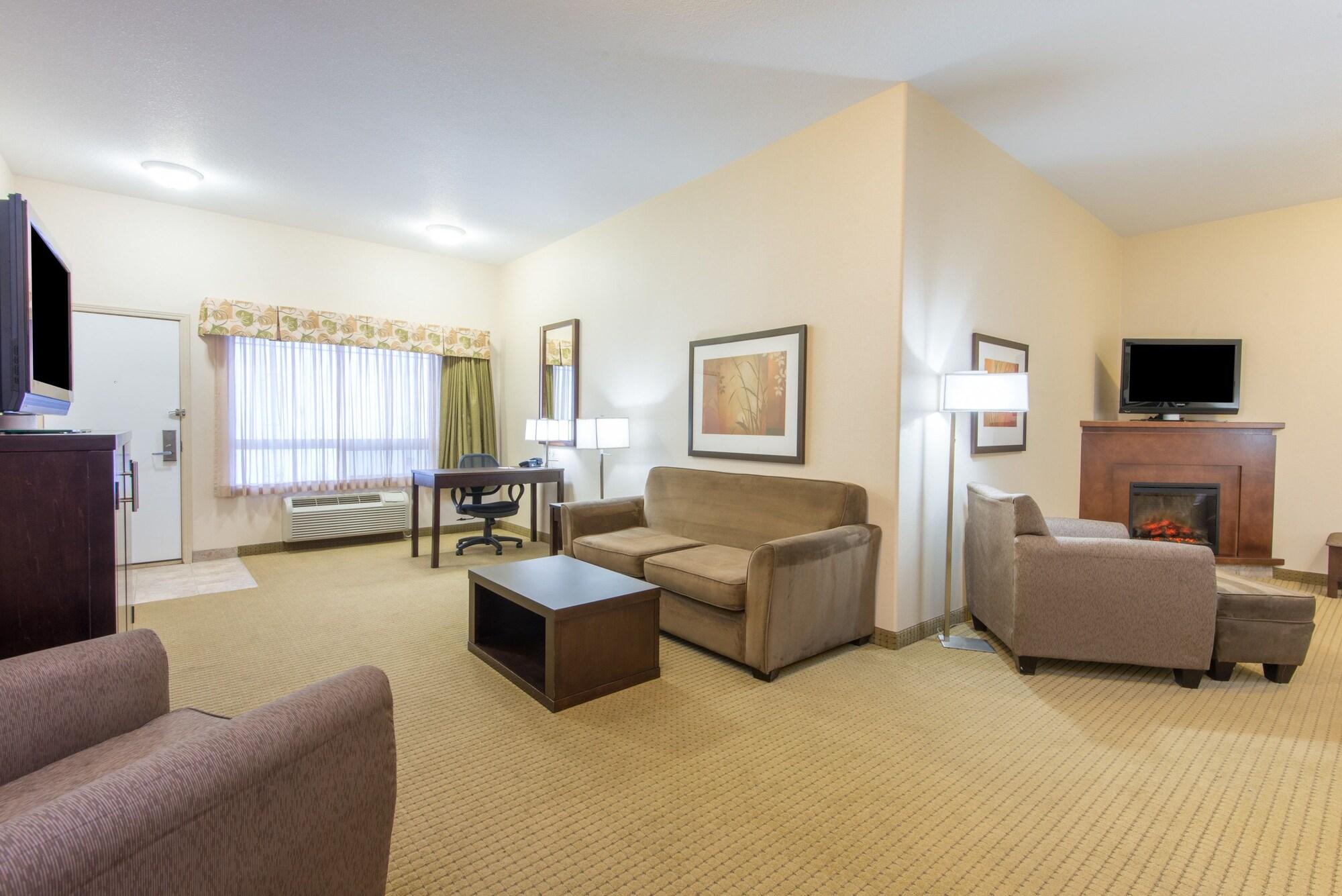 Ramada By Wyndham Lac La Biche Экстерьер фото