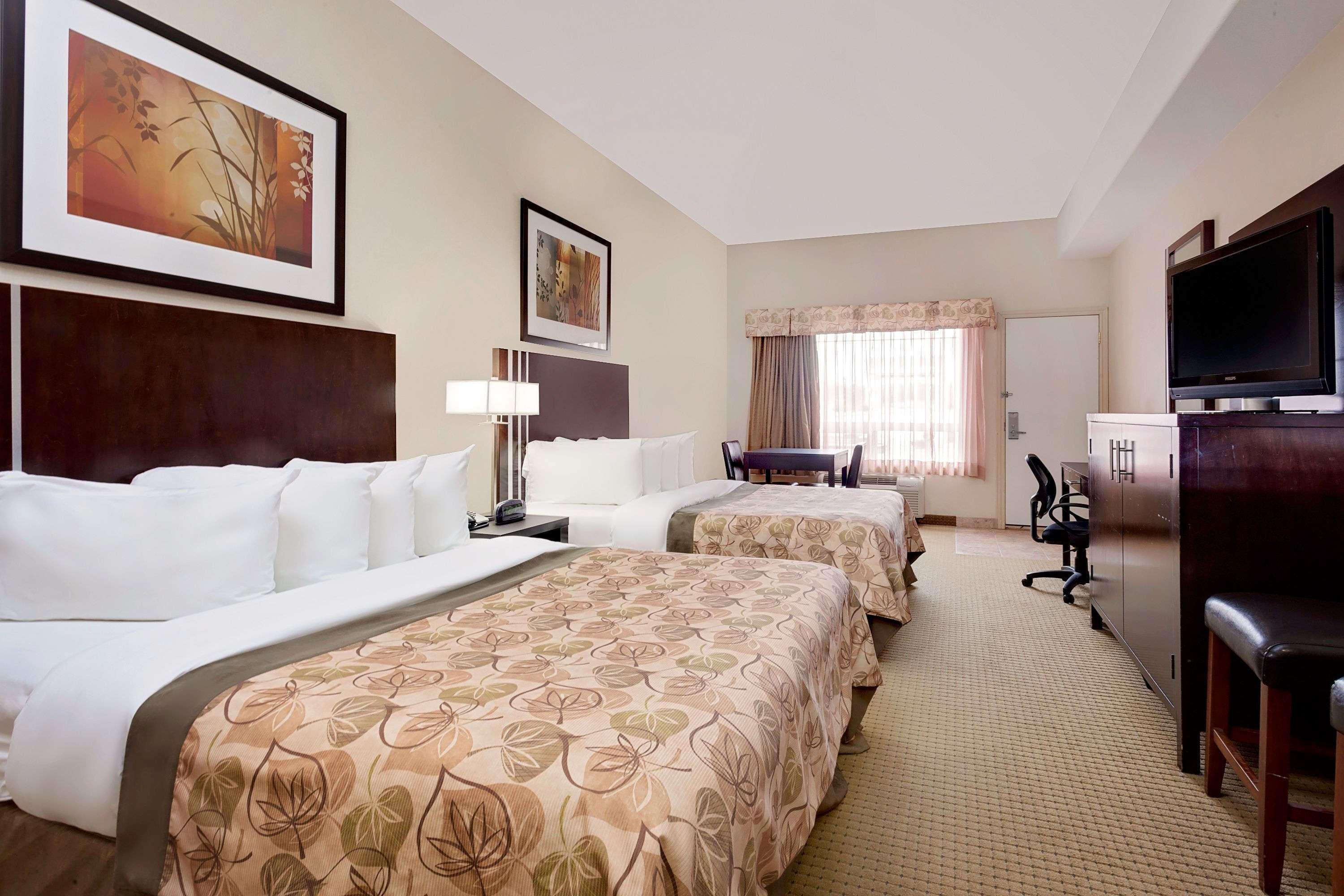 Ramada By Wyndham Lac La Biche Экстерьер фото