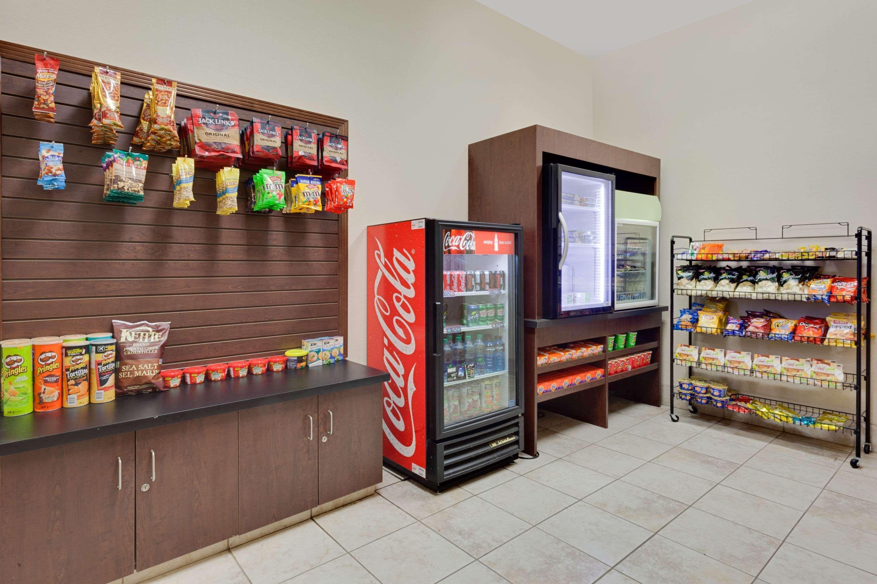 Ramada By Wyndham Lac La Biche Экстерьер фото