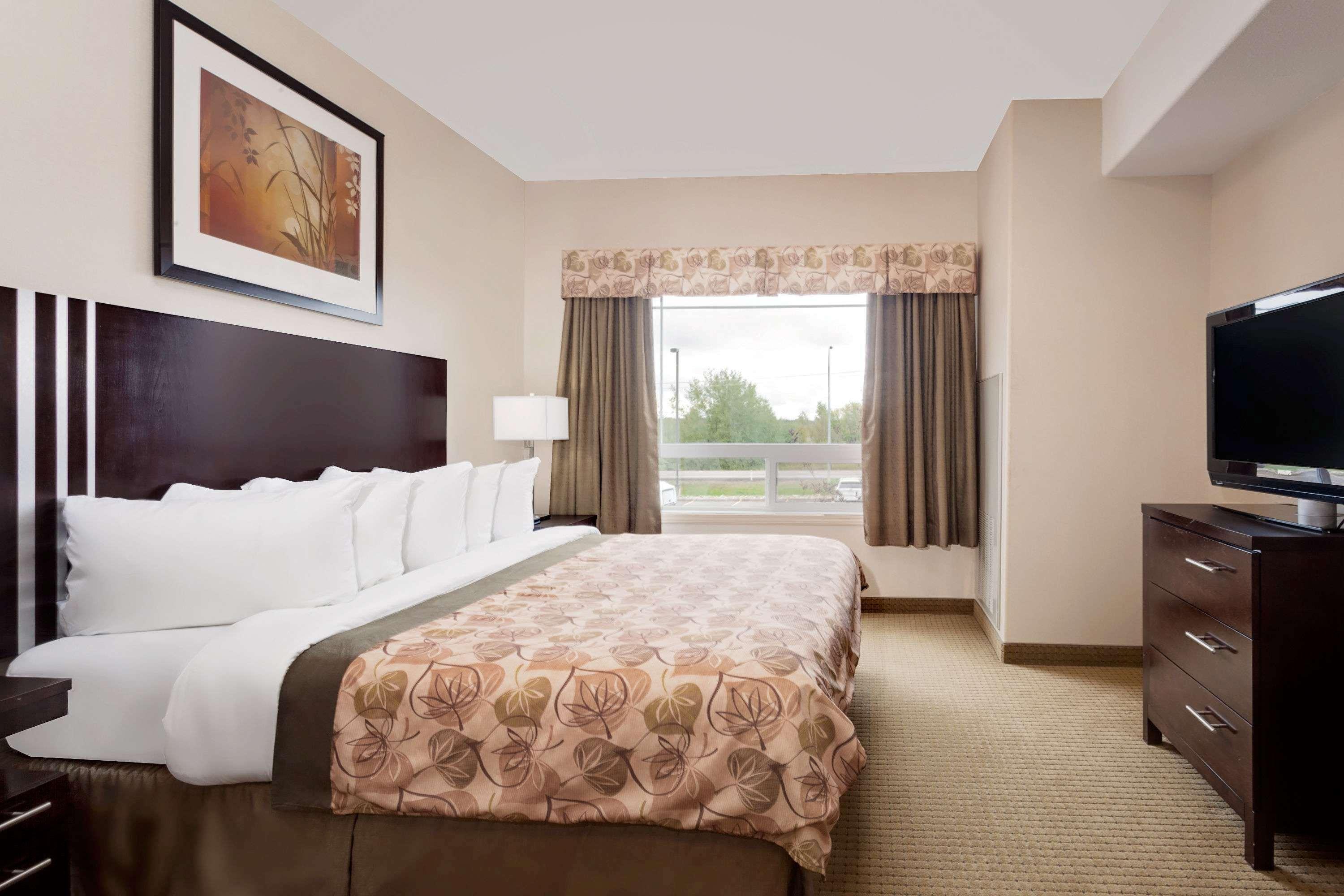 Ramada By Wyndham Lac La Biche Экстерьер фото