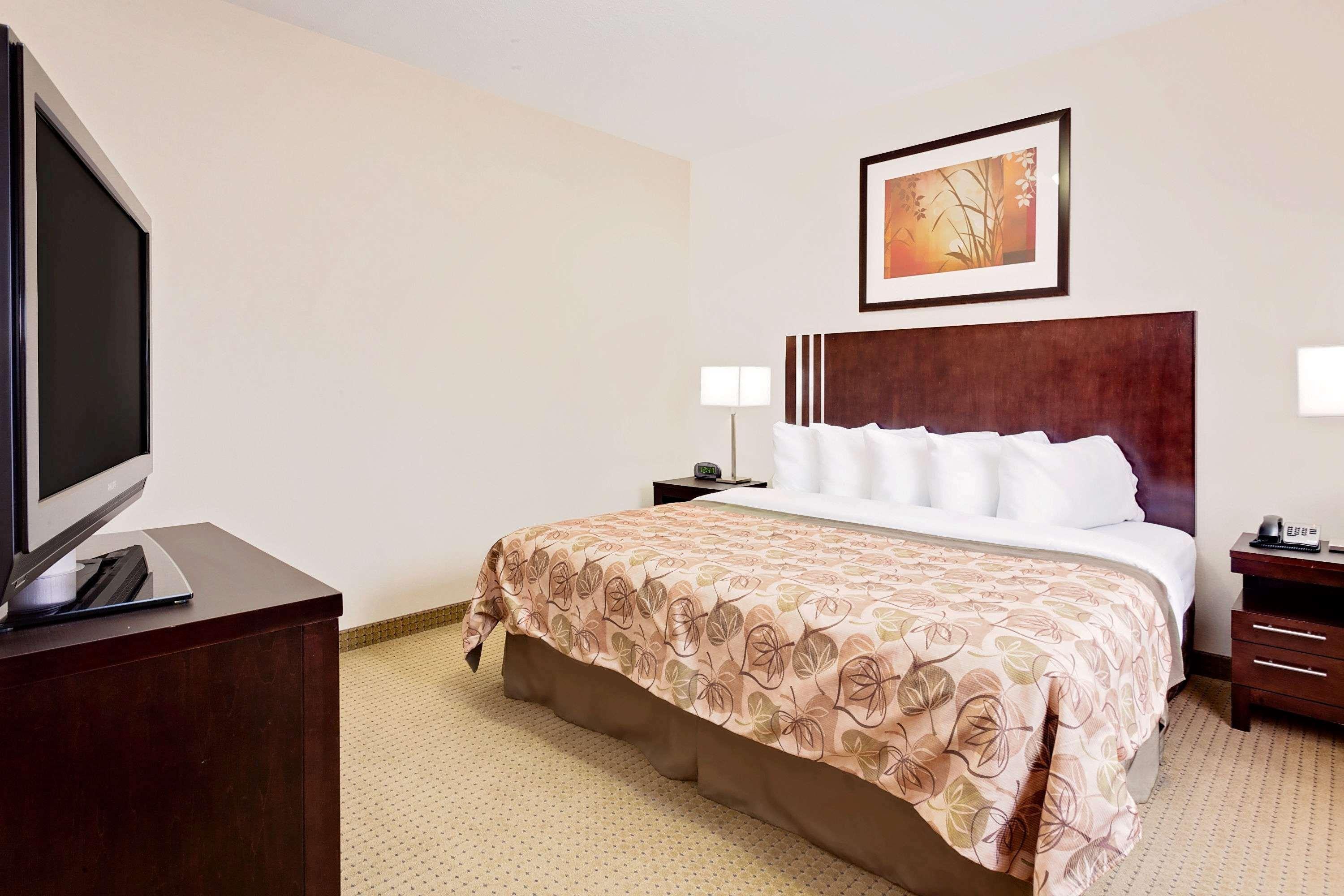 Ramada By Wyndham Lac La Biche Экстерьер фото