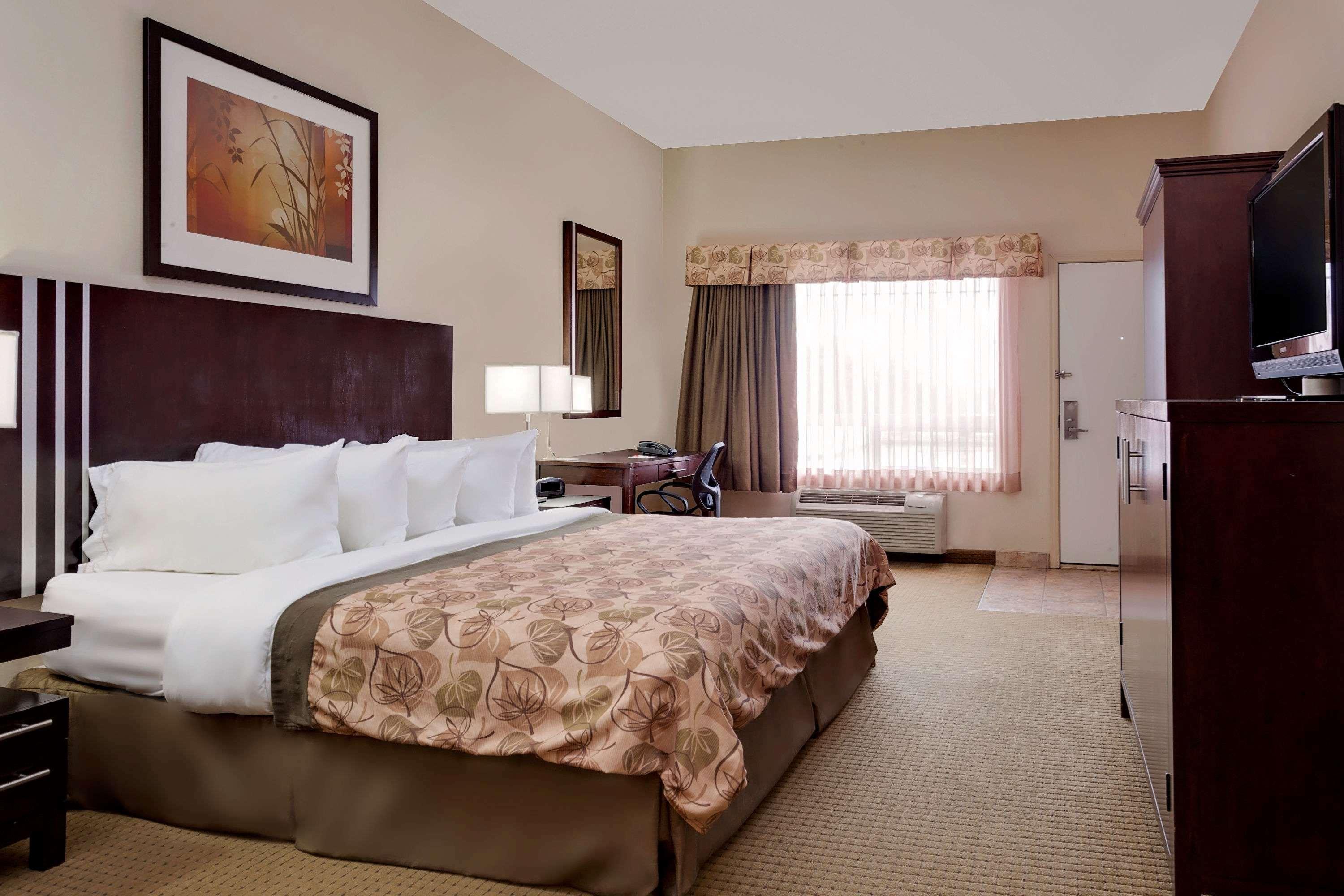 Ramada By Wyndham Lac La Biche Экстерьер фото