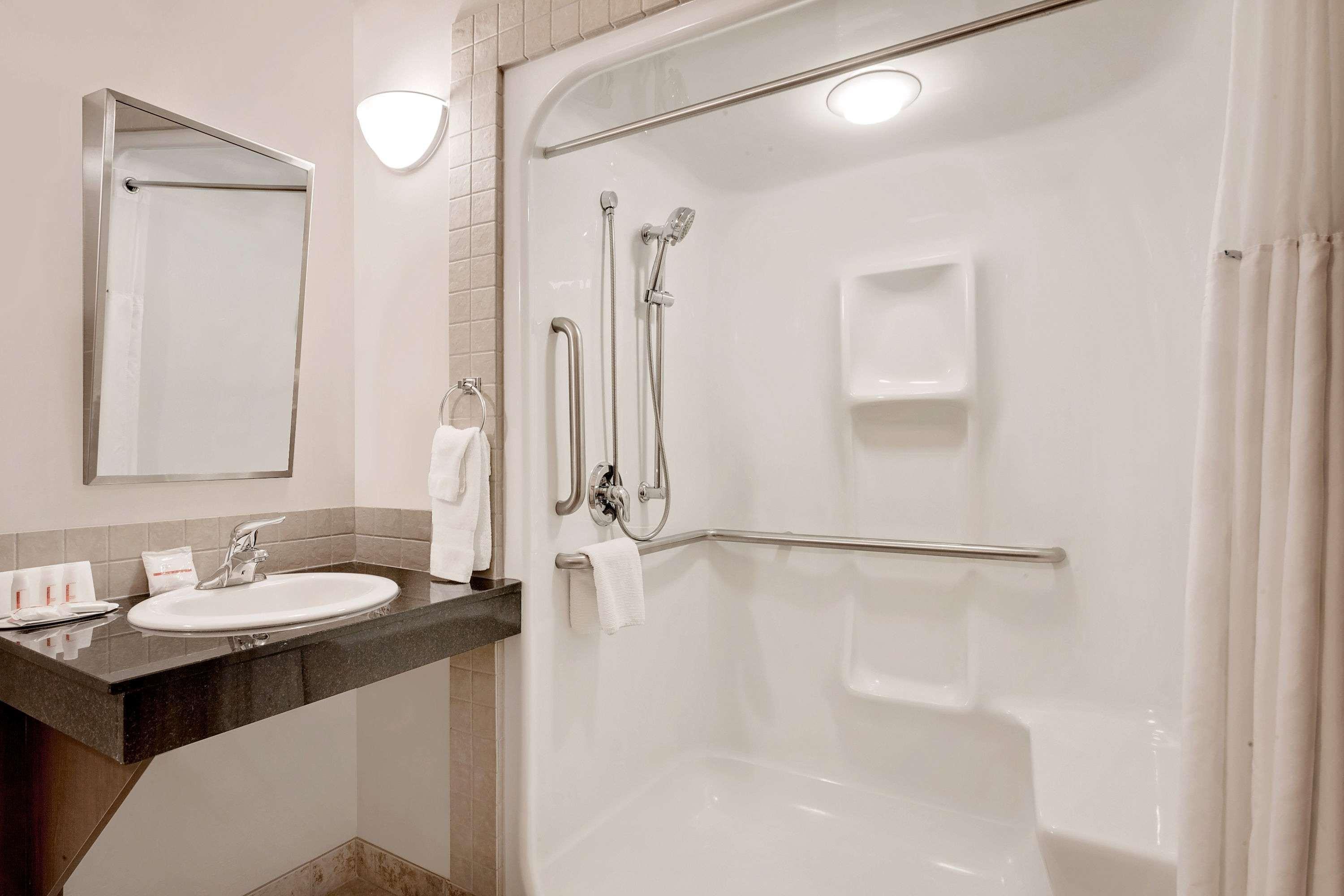 Ramada By Wyndham Lac La Biche Экстерьер фото