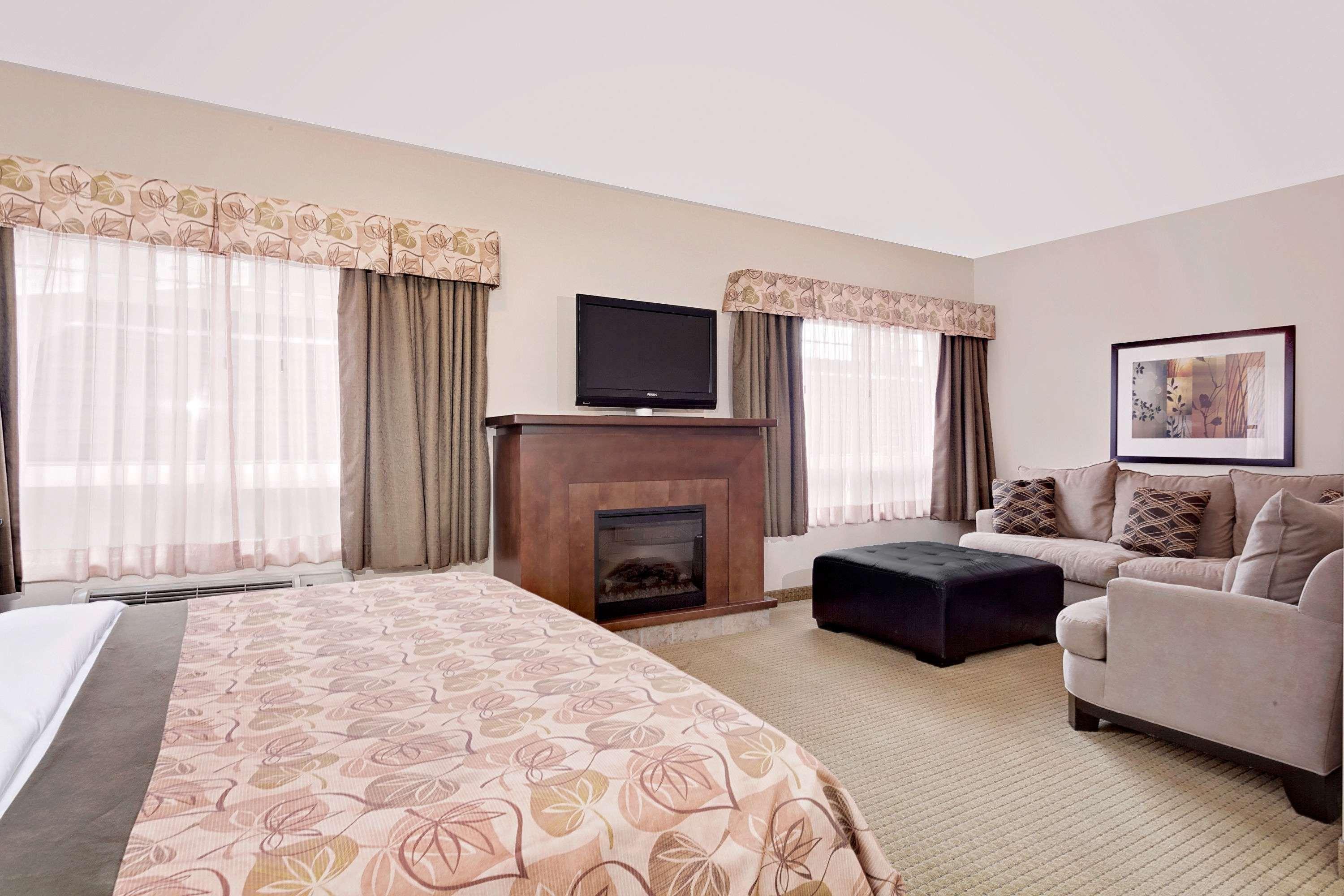 Ramada By Wyndham Lac La Biche Экстерьер фото