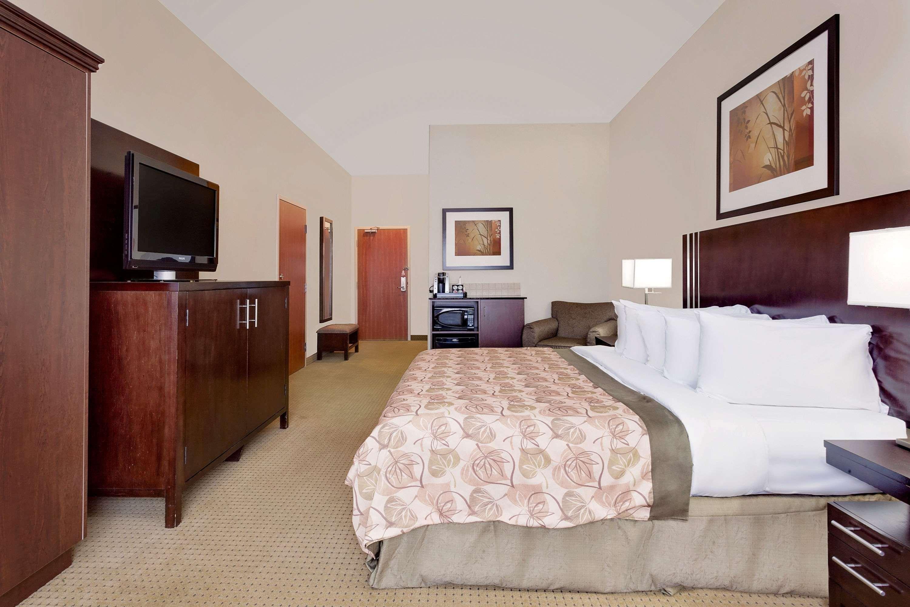 Ramada By Wyndham Lac La Biche Экстерьер фото