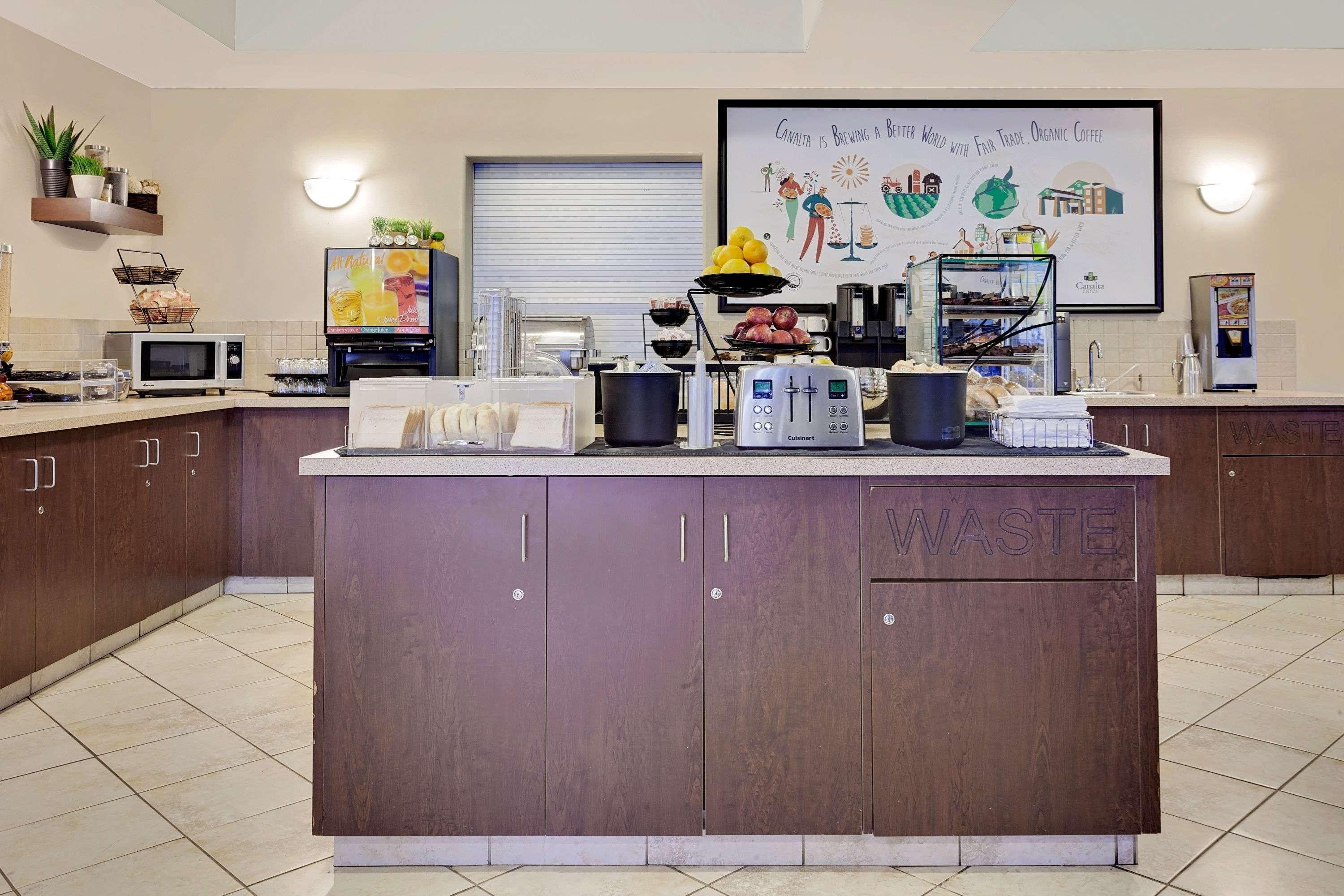 Ramada By Wyndham Lac La Biche Экстерьер фото