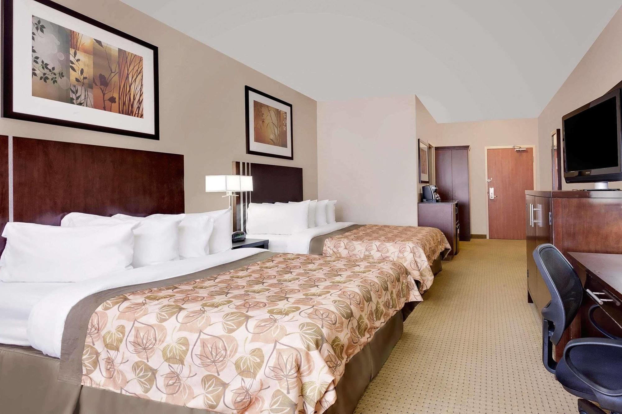 Ramada By Wyndham Lac La Biche Экстерьер фото
