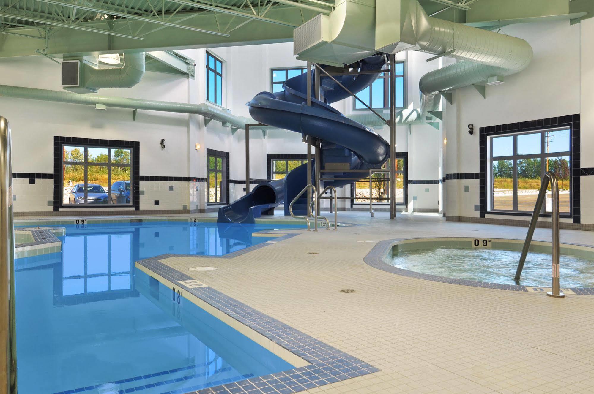 Ramada By Wyndham Lac La Biche Экстерьер фото