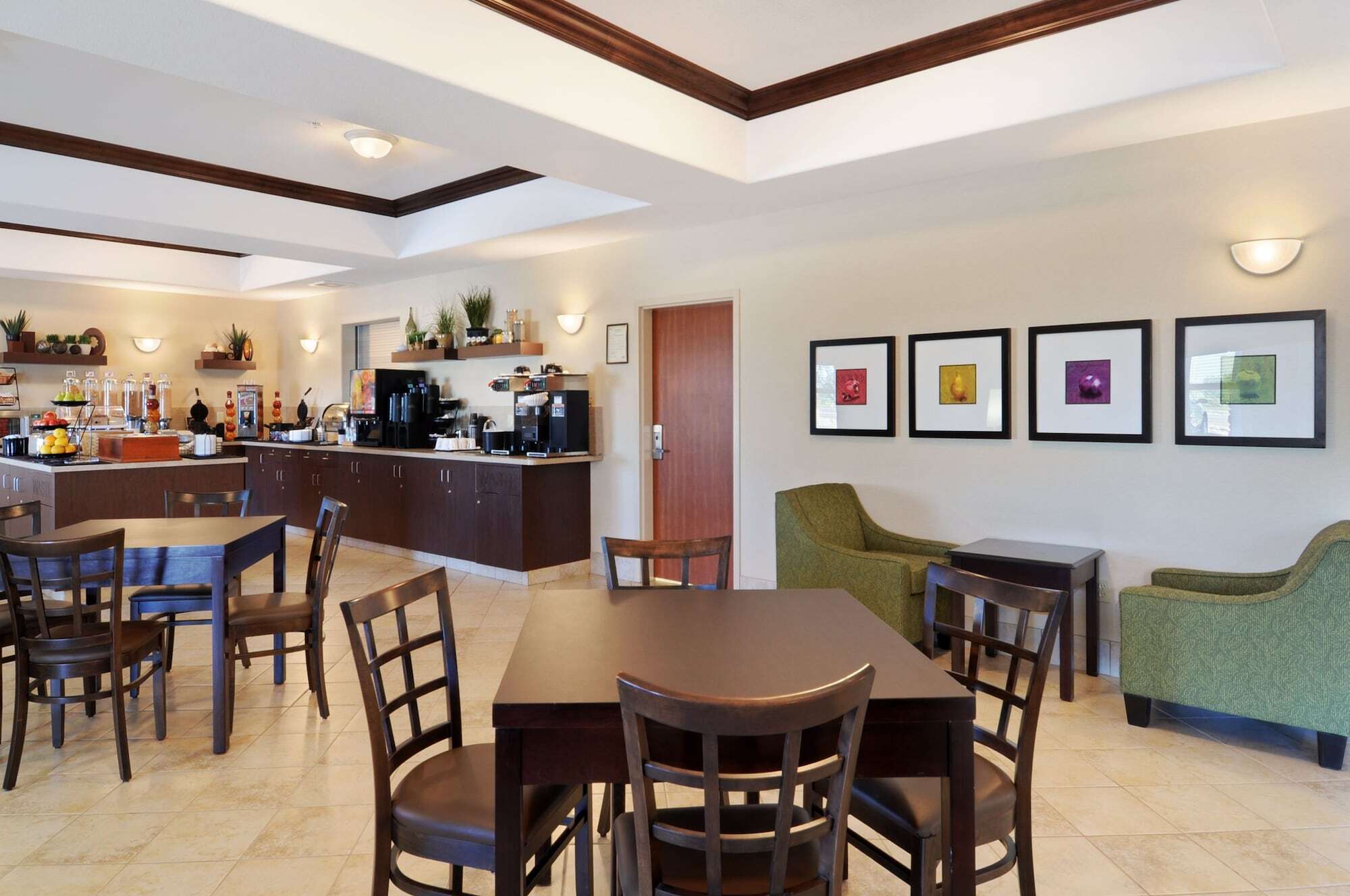 Ramada By Wyndham Lac La Biche Экстерьер фото