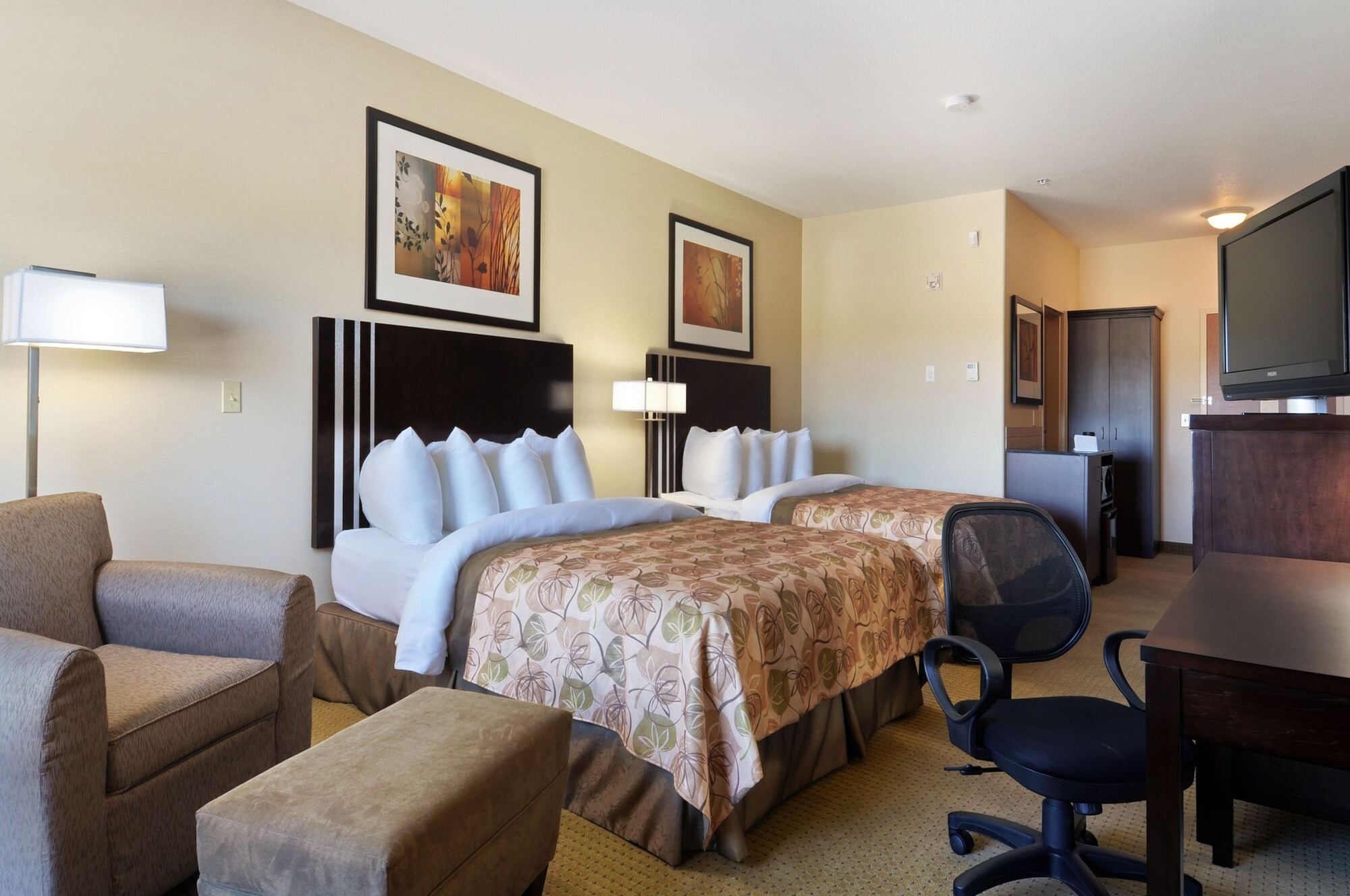 Ramada By Wyndham Lac La Biche Экстерьер фото