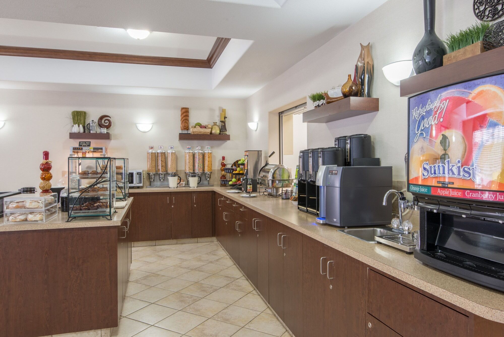 Ramada By Wyndham Lac La Biche Экстерьер фото